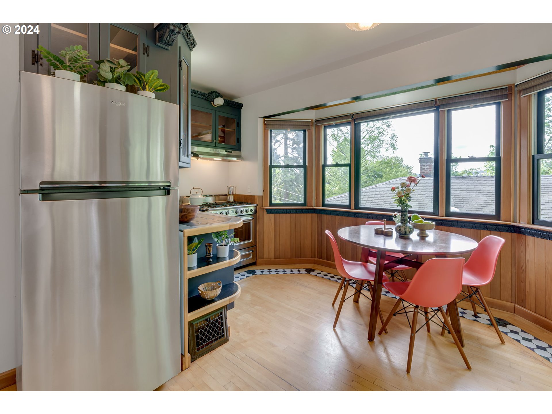 4629 Southwest View Point Terrace Portland, OR 97239 - Photo 9 of 37 Gallery Image 9