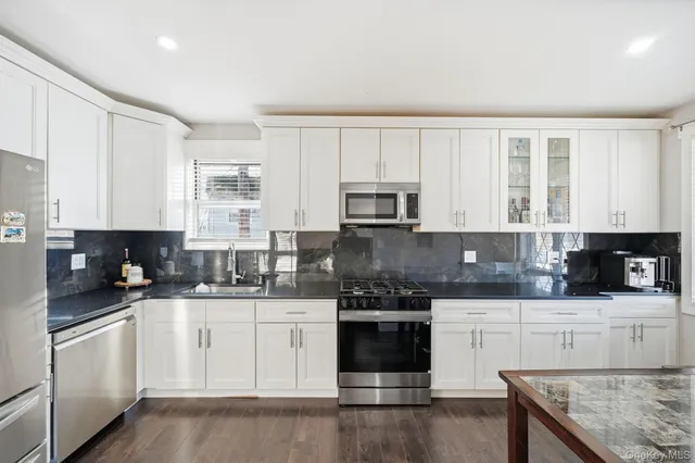 $1,200,000 | 1100 Neill Avenue | Morris Park