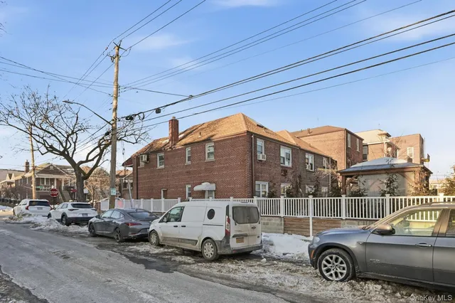 $1,200,000 | 1100 Neill Avenue | Morris Park