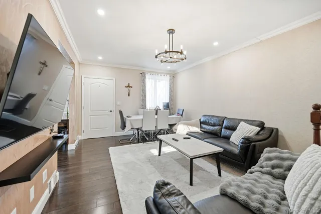 $1,200,000 | 1100 Neill Avenue | Morris Park