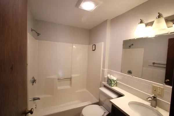 $2,600 | 21 Moore Avenue, Unit 21, Franklin, MA 02038