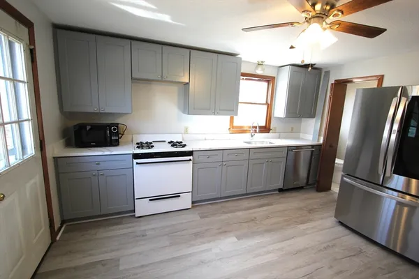 $2,600 | 21 Moore Avenue, Unit 21, Franklin, MA 02038