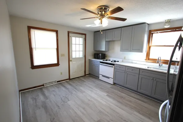 $2,600 | 21 Moore Avenue, Unit 21, Franklin, MA 02038