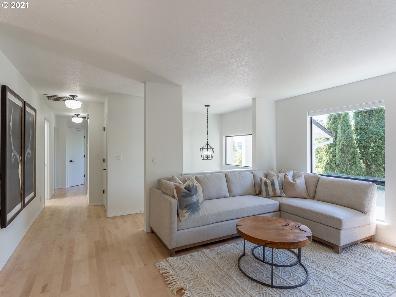 9334 Southwest Boones Ferry Road Portland, OR 97219 - Photo 4 of 28