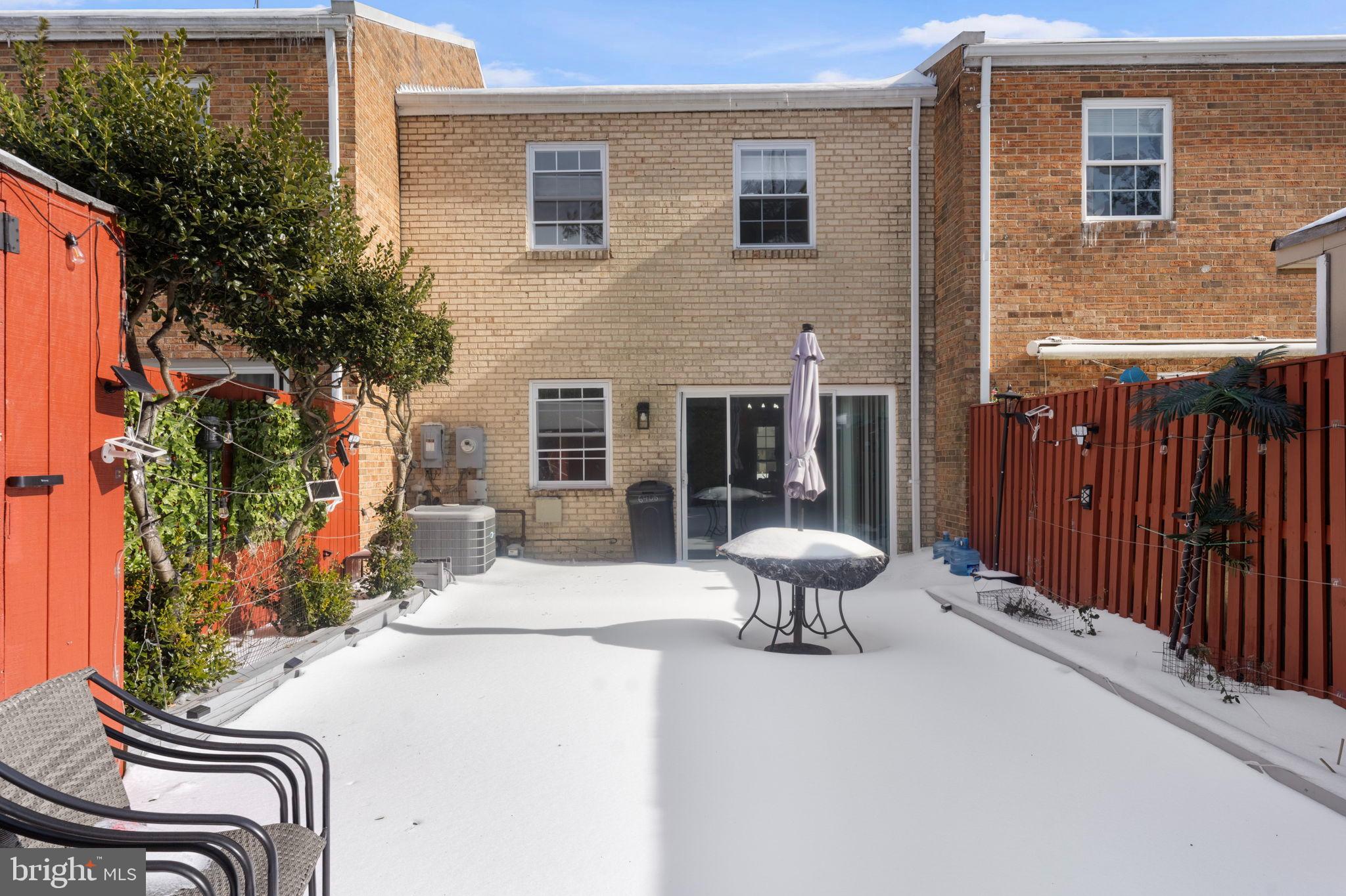6406 Gildar Street Alexandria, VA 22310 - Photo 10 of 32 Generous outdoor space provides an outdoor oasis.