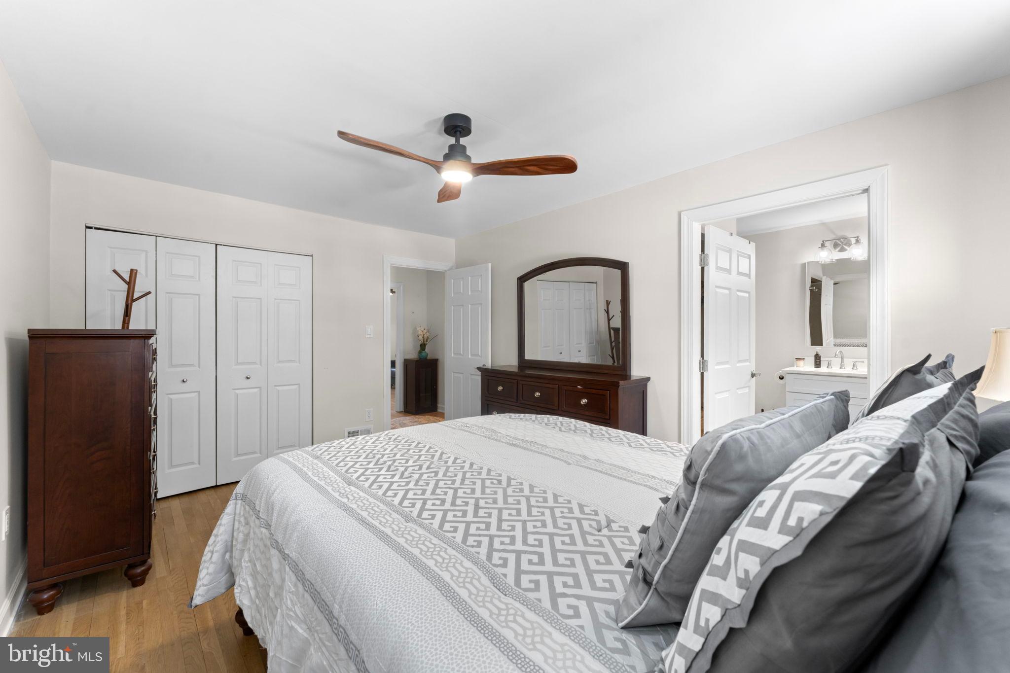 6406 Gildar Street Alexandria, VA 22310 - Photo 12 of 32 Primary bedroom upstairs