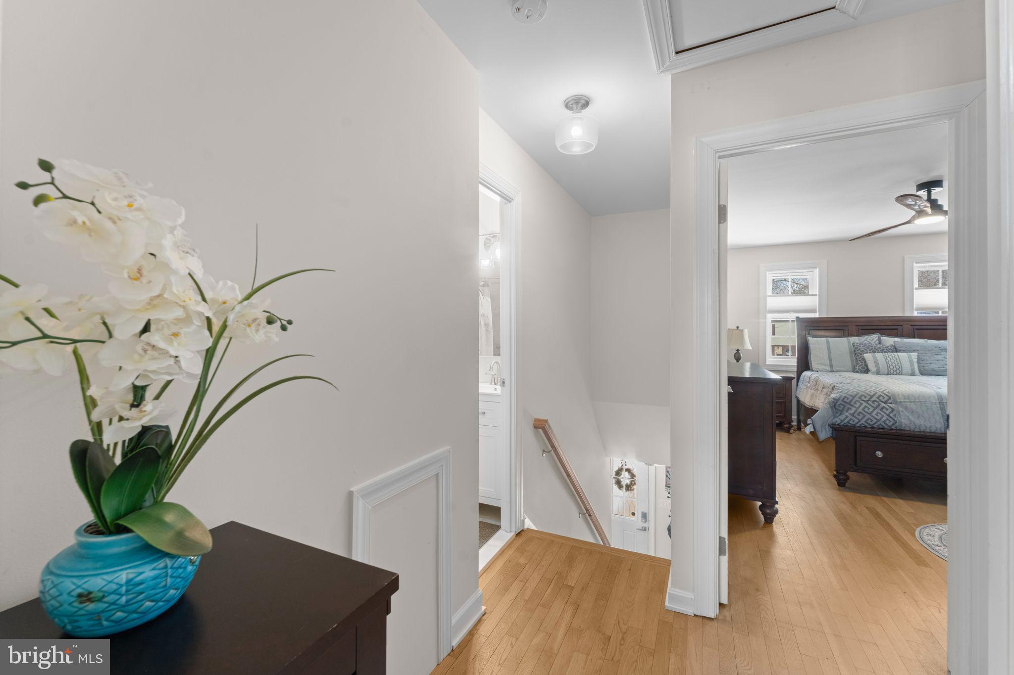 6406 Gildar Street Alexandria, VA 22310 - Photo 22 of 32 Upstairs hallway.