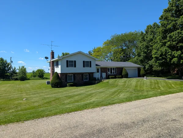 $225,000 | 201 Meadow Lane, Monroe Center, IL 61052