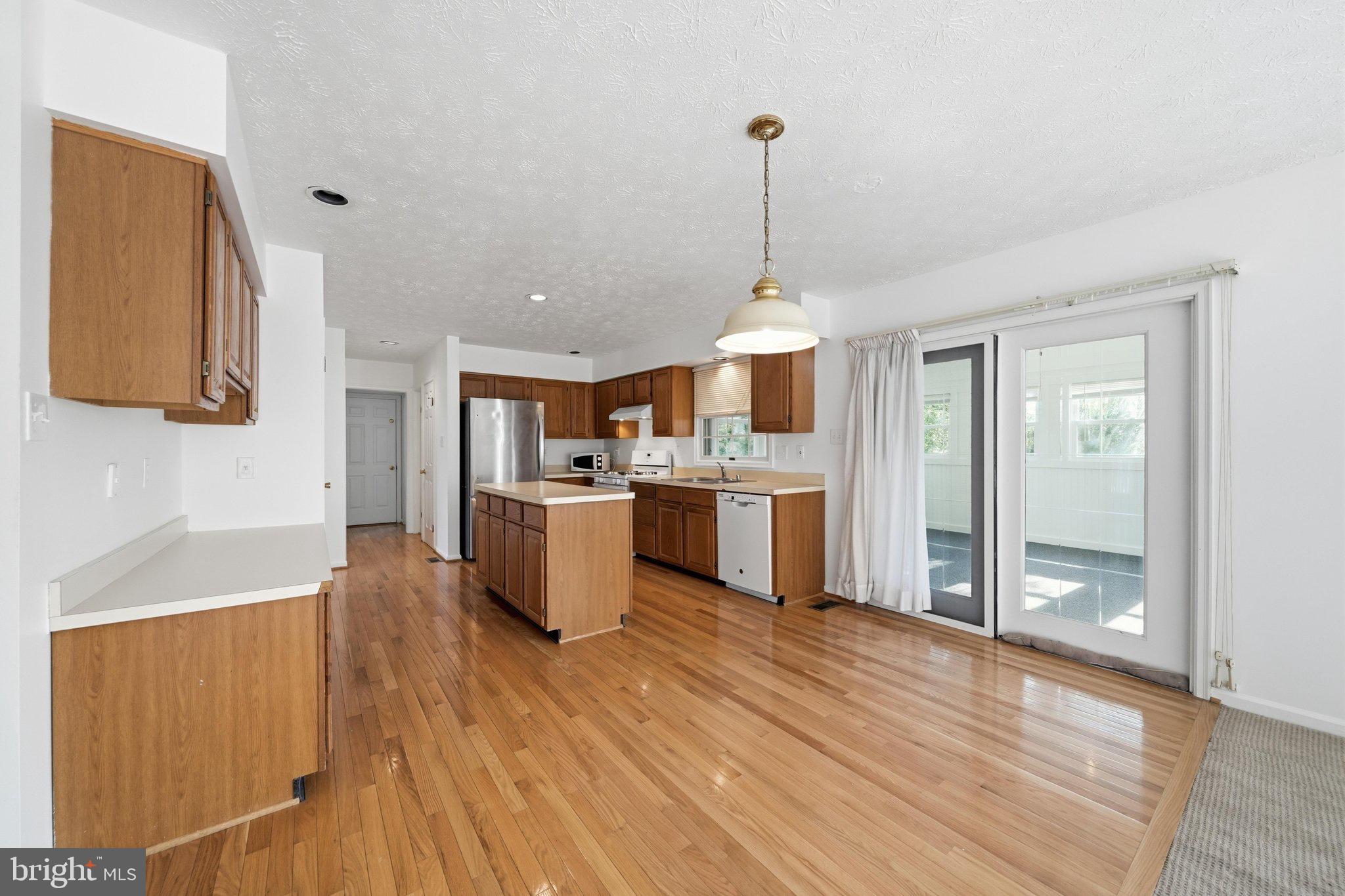 17213 Spates Hill Road Poolesville, MD 20837 - Photo 9 of 64 DSC01961