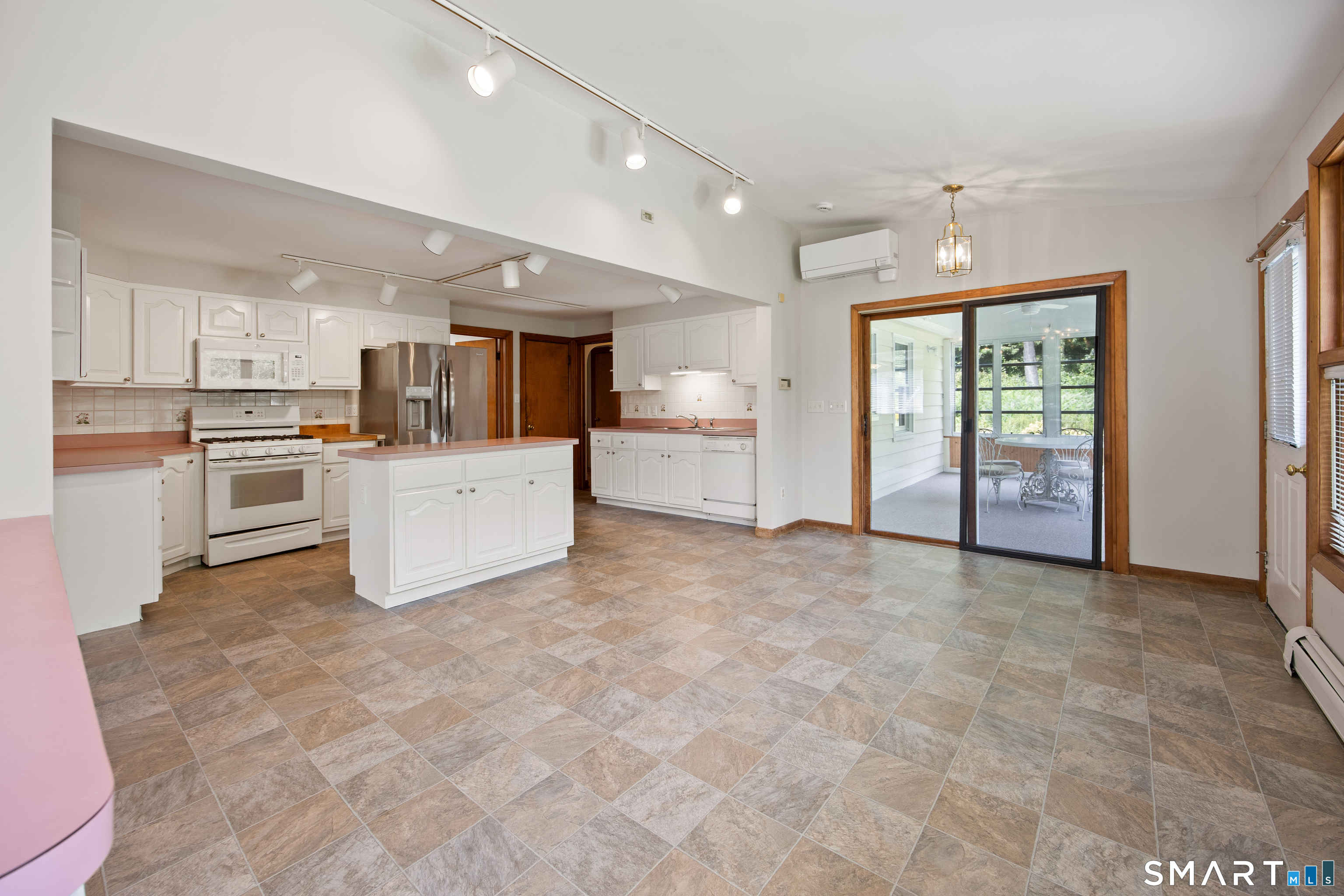 480 Higgins Road Cheshire, CT 06410 - Photo 8 of 32 Kitchen