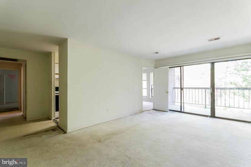 11260 Chestnut Grove Square, Unit 138 Reston, VA 20190 - Photo 3 of 25 Interior (General)