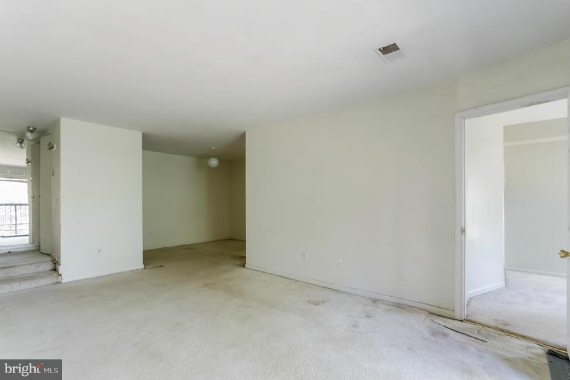 11260 Chestnut Grove Square, Unit 138 Reston, VA 20190 - Photo 4 of 25 Interior (General)