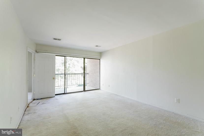 11260 Chestnut Grove Square, Unit 138 Reston, VA 20190 - Photo 6 of 25 Interior (General)