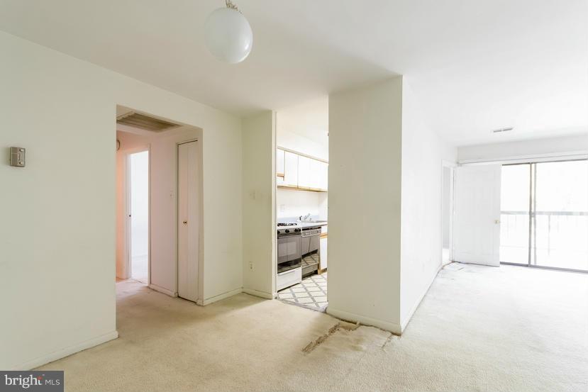 11260 Chestnut Grove Square, Unit 138 Reston, VA 20190 - Photo 8 of 25 Interior (General)