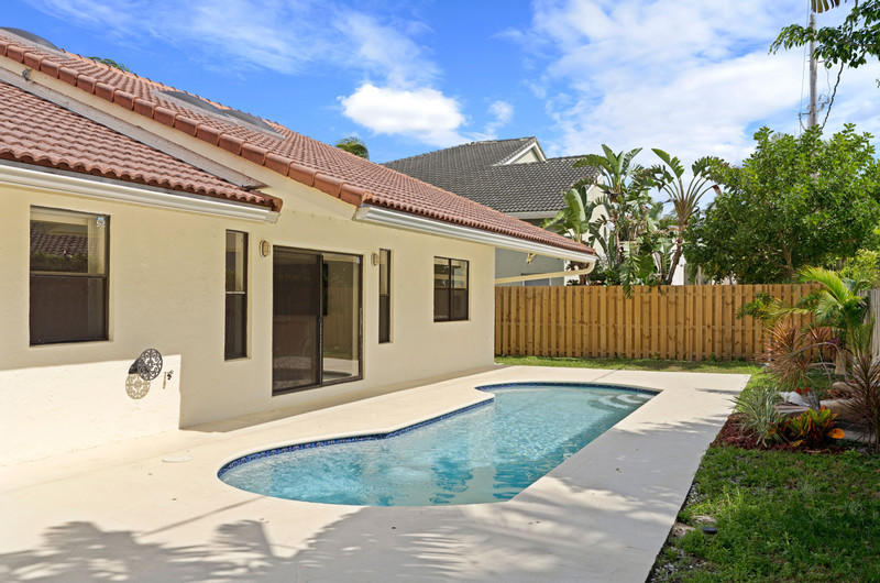 350 Seneca Lane Boca Raton, FL 33487 - Photo 14 of 27 Pool