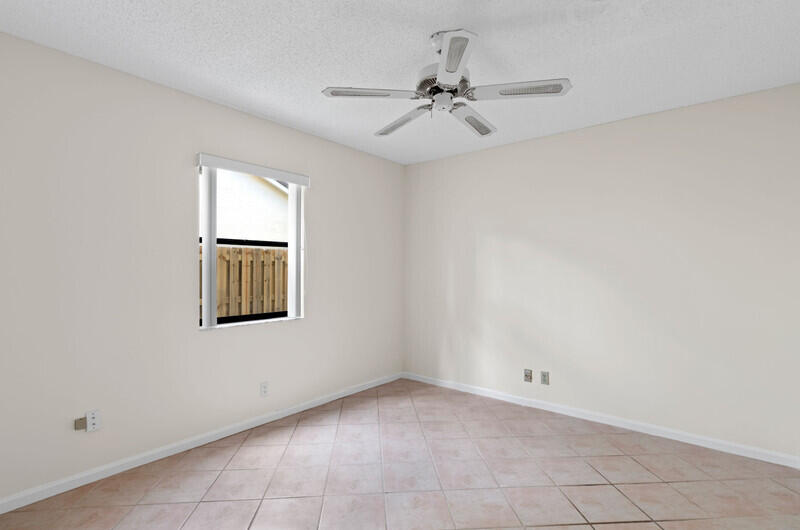 350 Seneca Lane Boca Raton, FL 33487 - Photo 10 of 27 Bedroom #4