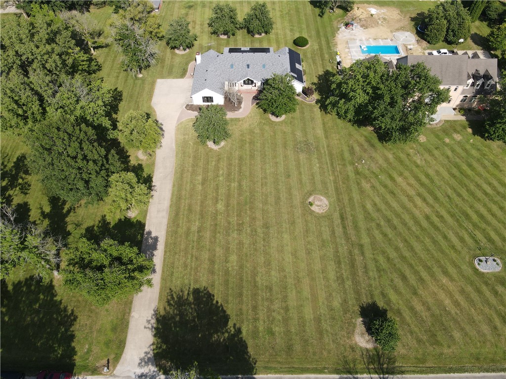 8194 Country Club Road Charleston, IL 61920 - Photo 4 of 39 Gallery Image 4