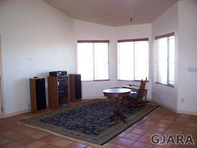 20258 Fox Ridge Drive Austin, CO 81410 - Photo 2 of 6 a view of a livingroom with furniture