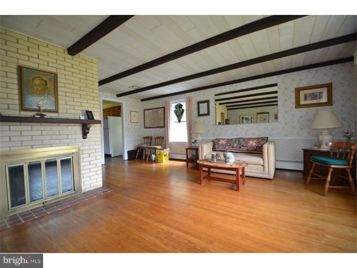 2675 Trewigtown Road Colmar, PA 18915 - Photo 11 of 22 Living Room