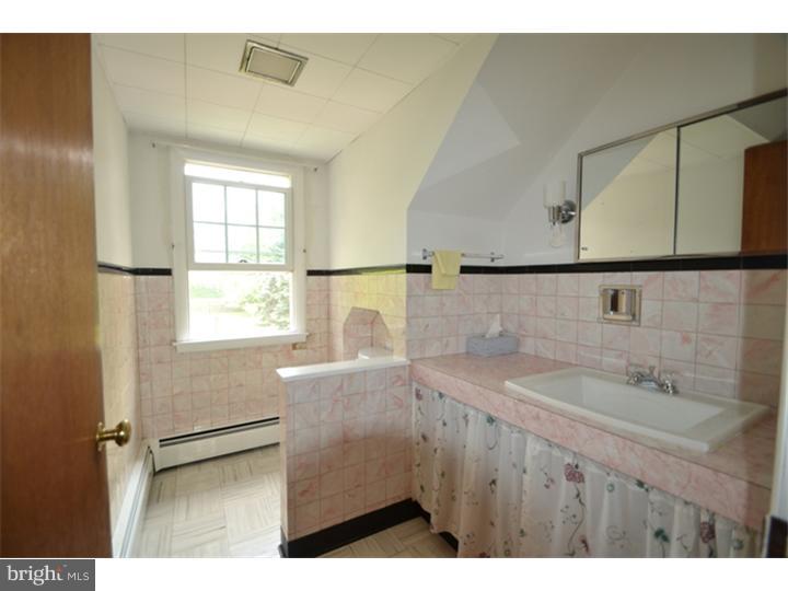 2675 Trewigtown Road Colmar, PA 18915 - Photo 16 of 22 Bathroom