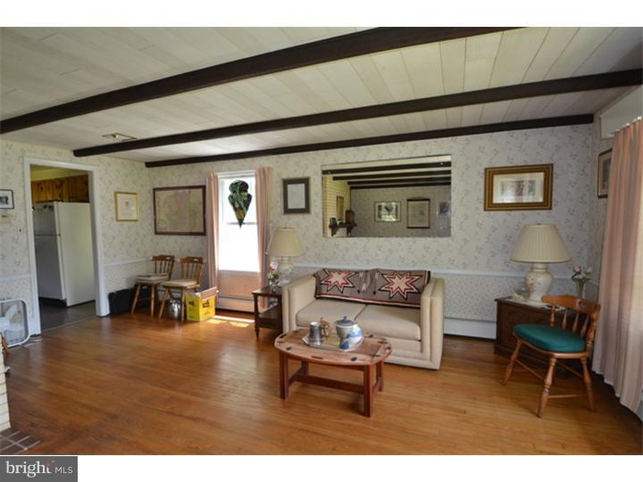 2675 Trewigtown Road Colmar, PA 18915 - Photo 7 of 22 Living Room