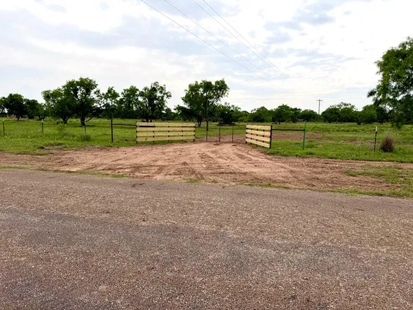 $199,000 | 406 Airport Road, Mason, TX 76856