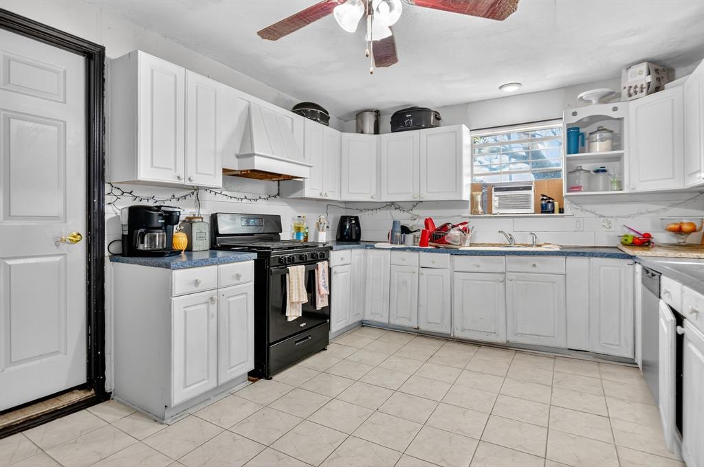 511 Salt Creek Road Poolville, TX 76487 - Photo 15 of 29 a kitchen with cabinets and window
