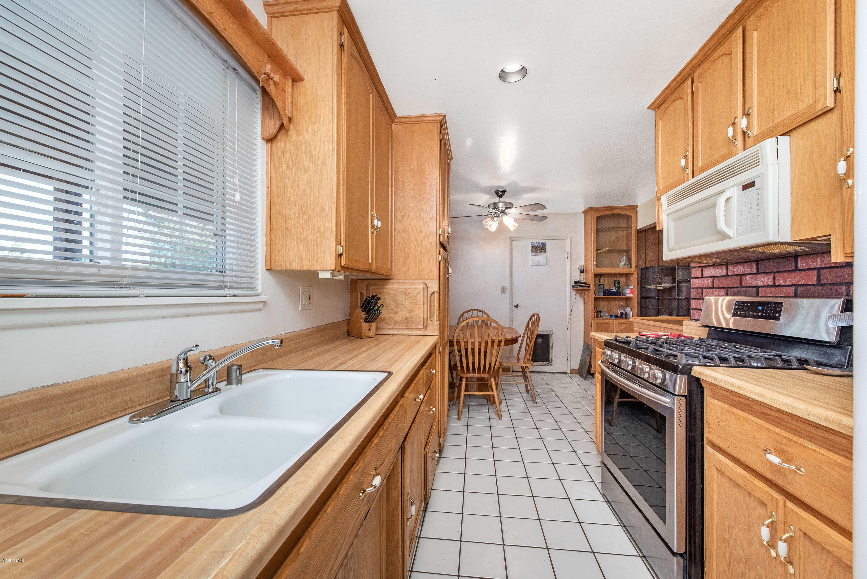 4030 Angela Street Simi Valley, CA 93063 - Photo 12 of 28 4030 Angela St Simi Valley-12