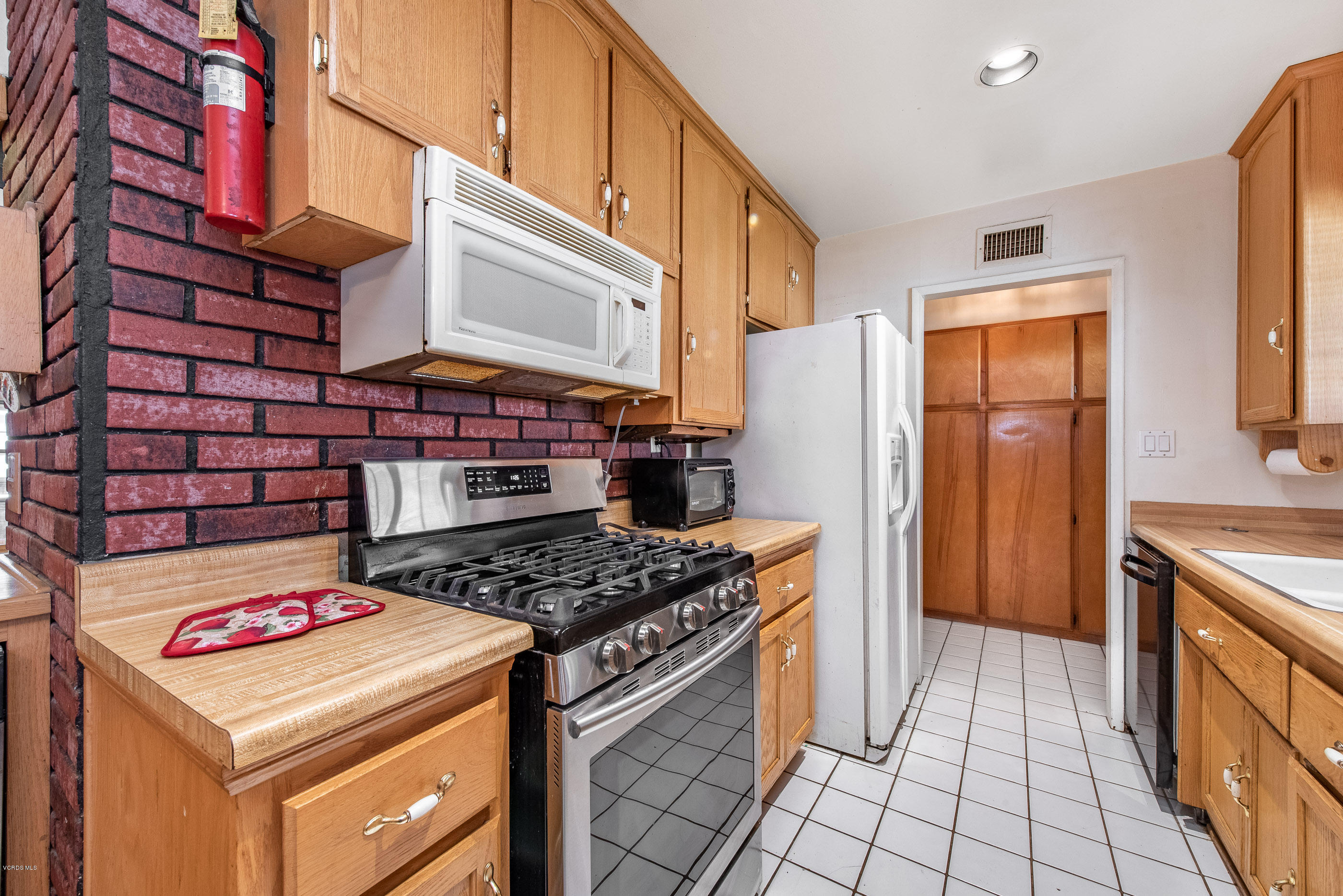 4030 Angela Street Simi Valley, CA 93063 - Photo 10 of 28 4030 Angela St Simi Valley-10