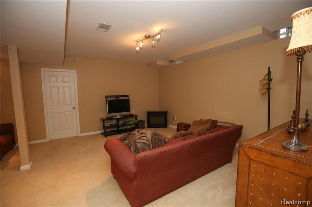 4659 Amberwood Court Rochester, MI 48306 - Photo 24 of 30