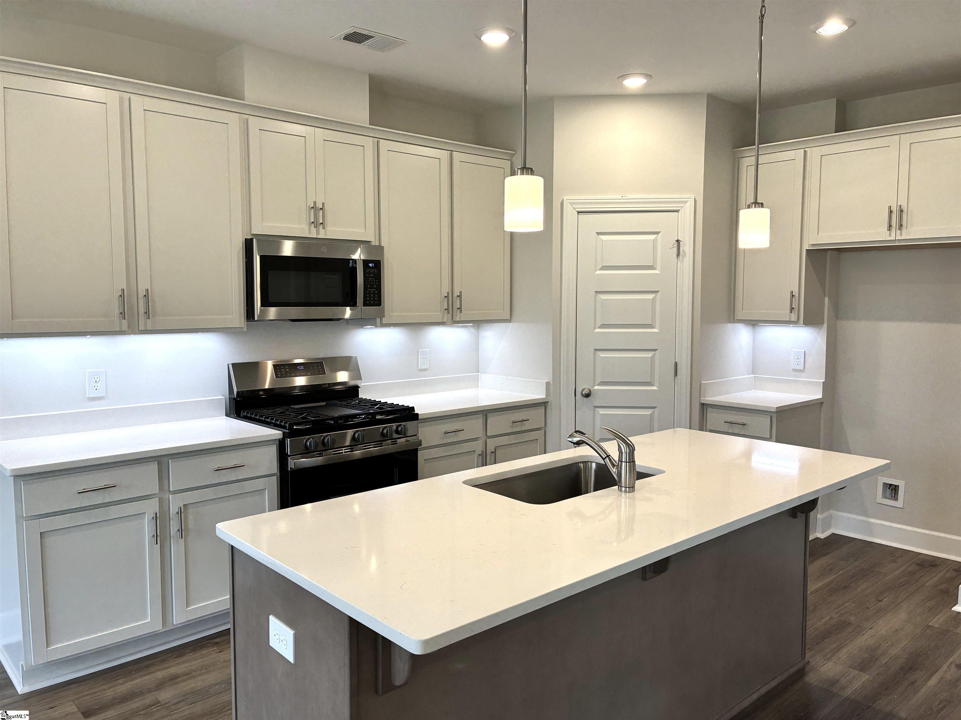 213 Fenner Place Greenville, SC 29607 - Photo 3 of 21