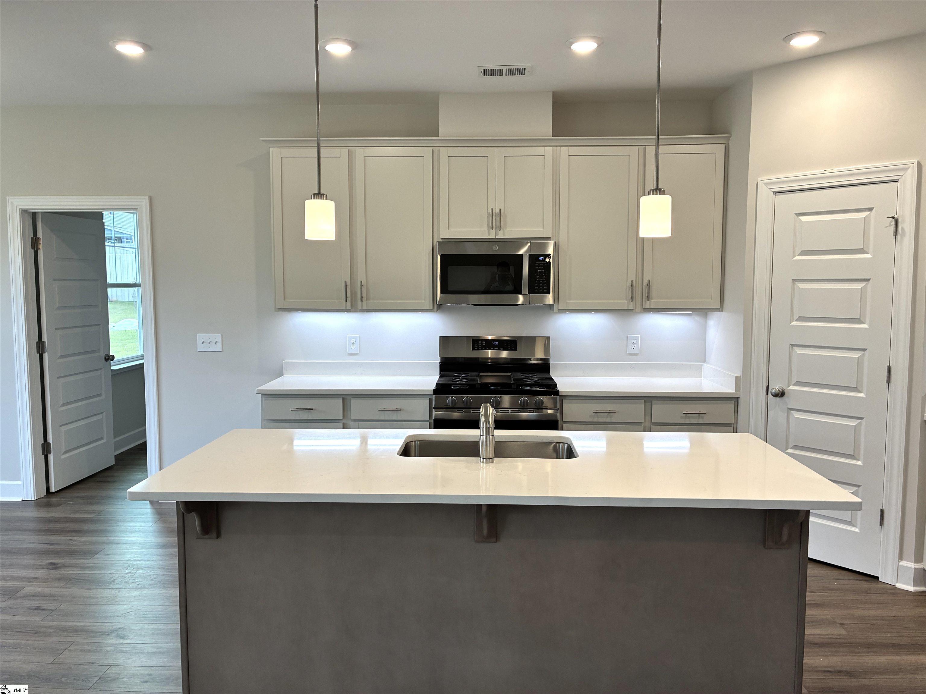 213 Fenner Place Greenville, SC 29607 - Photo 6 of 21