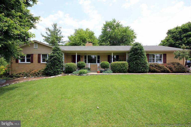 13809 Lewisdale Road Clarksburg, MD 20871 - Photo 1 of 28 Exterior (Front)