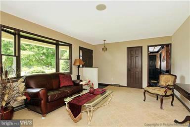 13809 Lewisdale Road Clarksburg, MD 20871 - Photo 3 of 28 Sitting Room