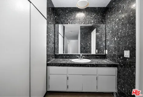$475,000 | 355 South Los Robles Avenue, Unit 210, Pasadena, CA 91101