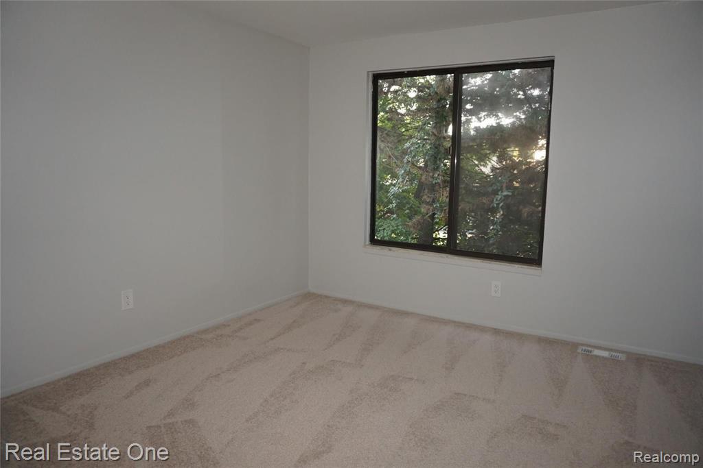 324 Willow Grove Lane Rochester Hills, MI 48307 - Photo 20 of 23