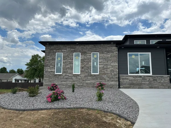 $799,900 | 1709 Katie Court, Davenport, IA 52807
