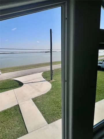 $399,999 | 1809 East Bayshore Drive, Palacios, TX 77465