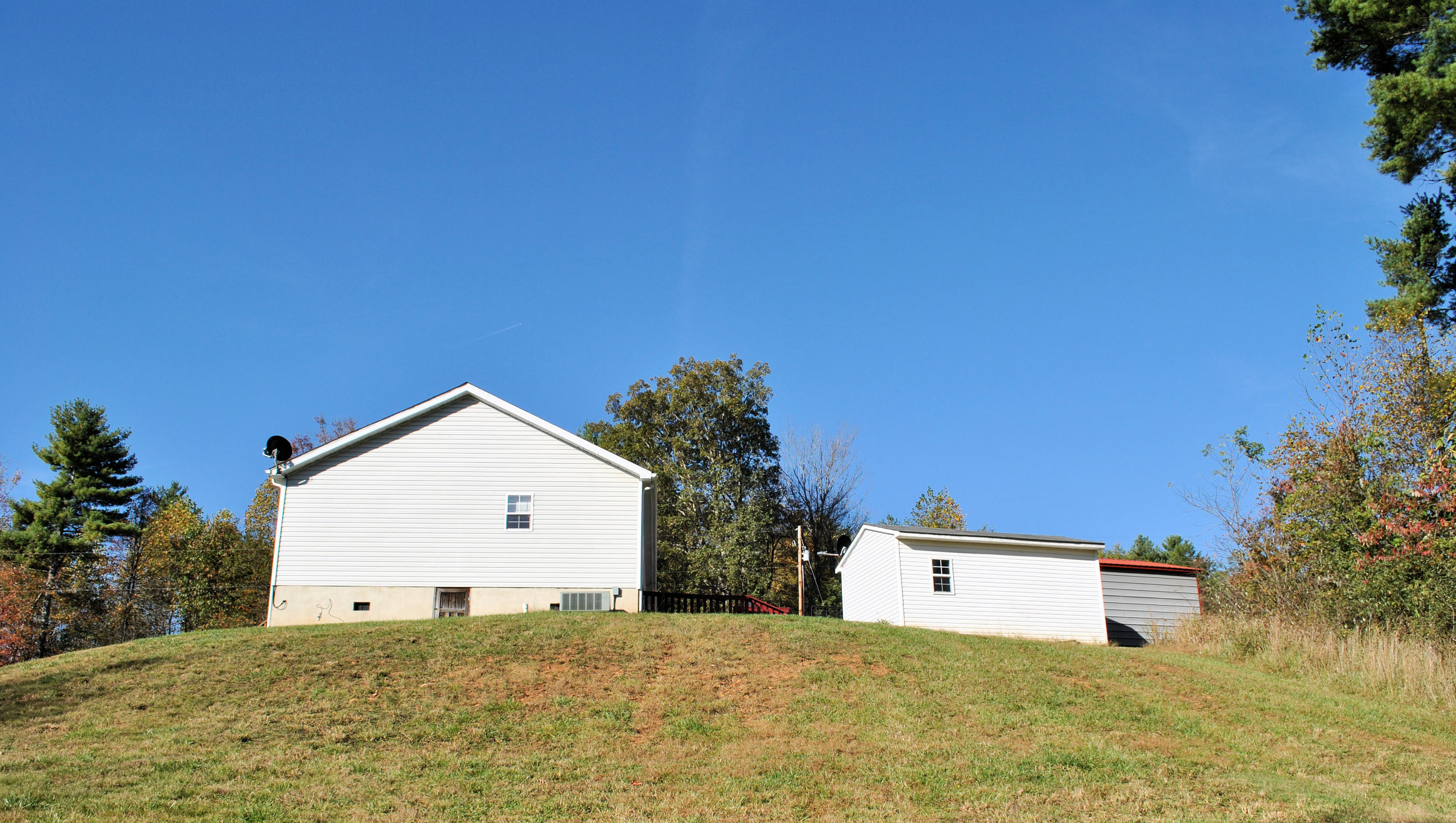 775 Weeks Road Northwest Floyd, VA 24091 - Photo 4 of 52 Side Of House