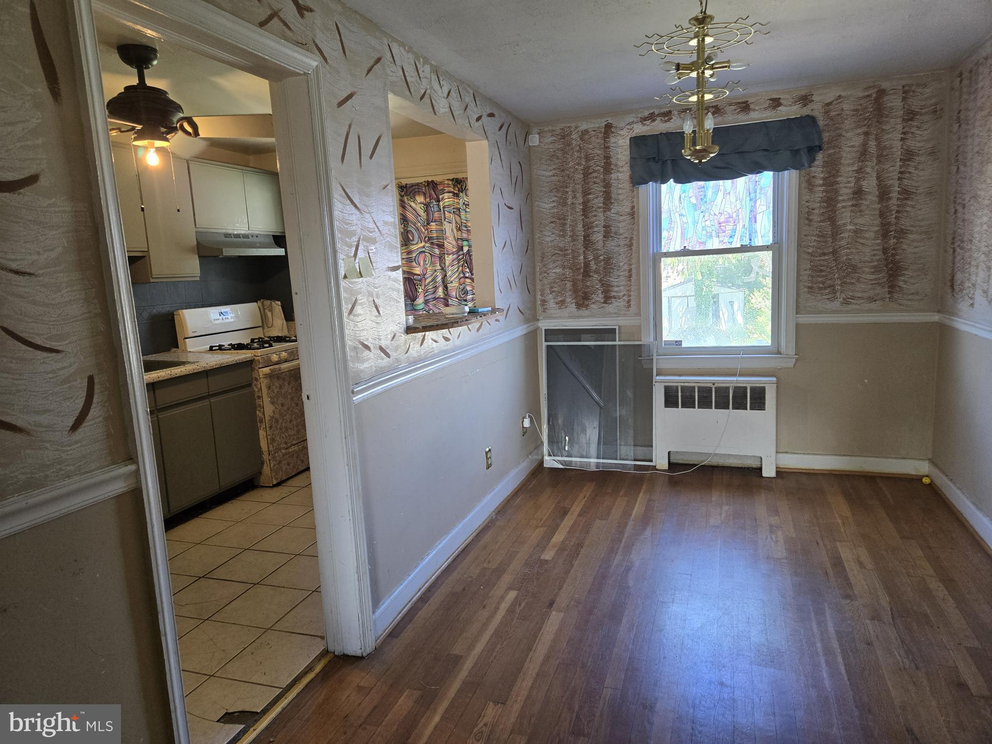 Open into the kitchen