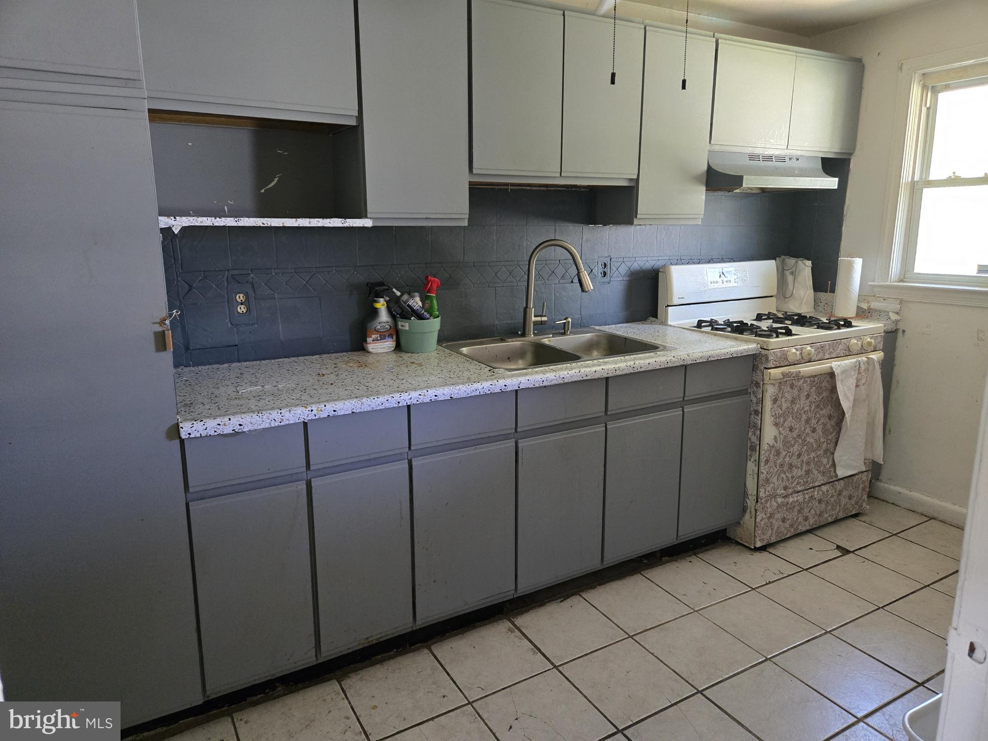 3644 Greenvale Road Baltimore, MD 21229 - Photo 8 of 24 Kitchen