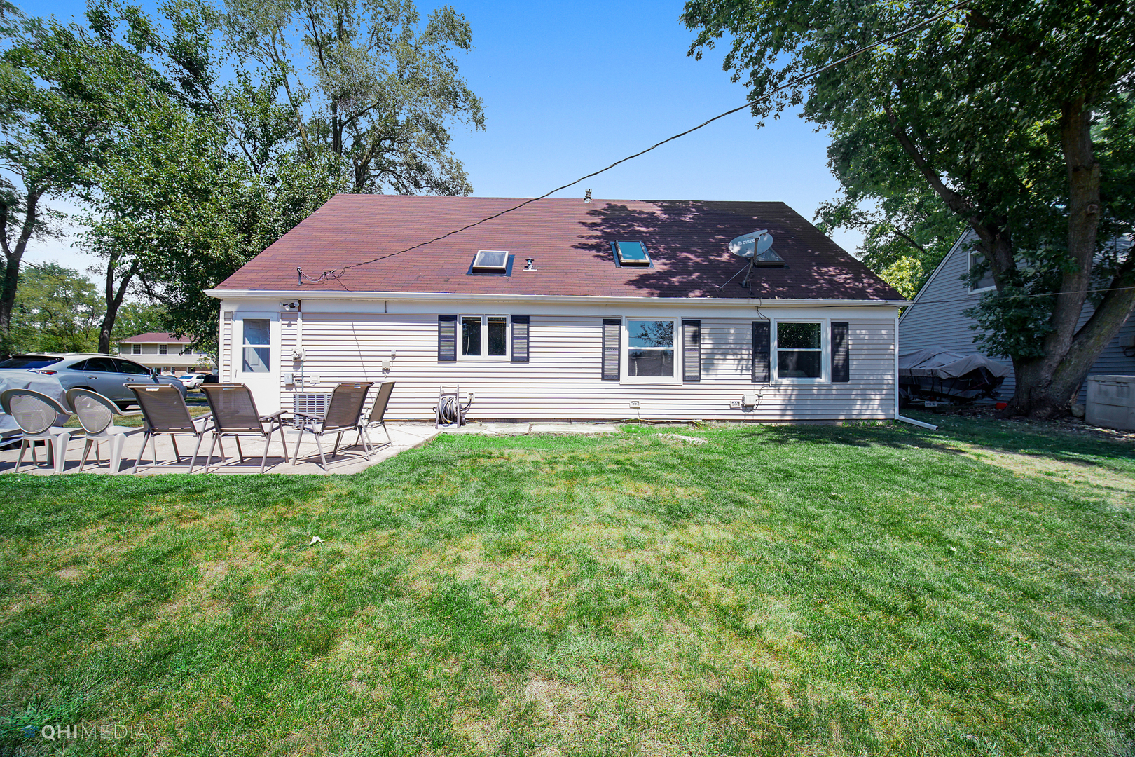 222 Thornhurst Road Bolingbrook, IL 60440 - Photo 20 of 22 a view of a yard with a table and chairs under an umbrella