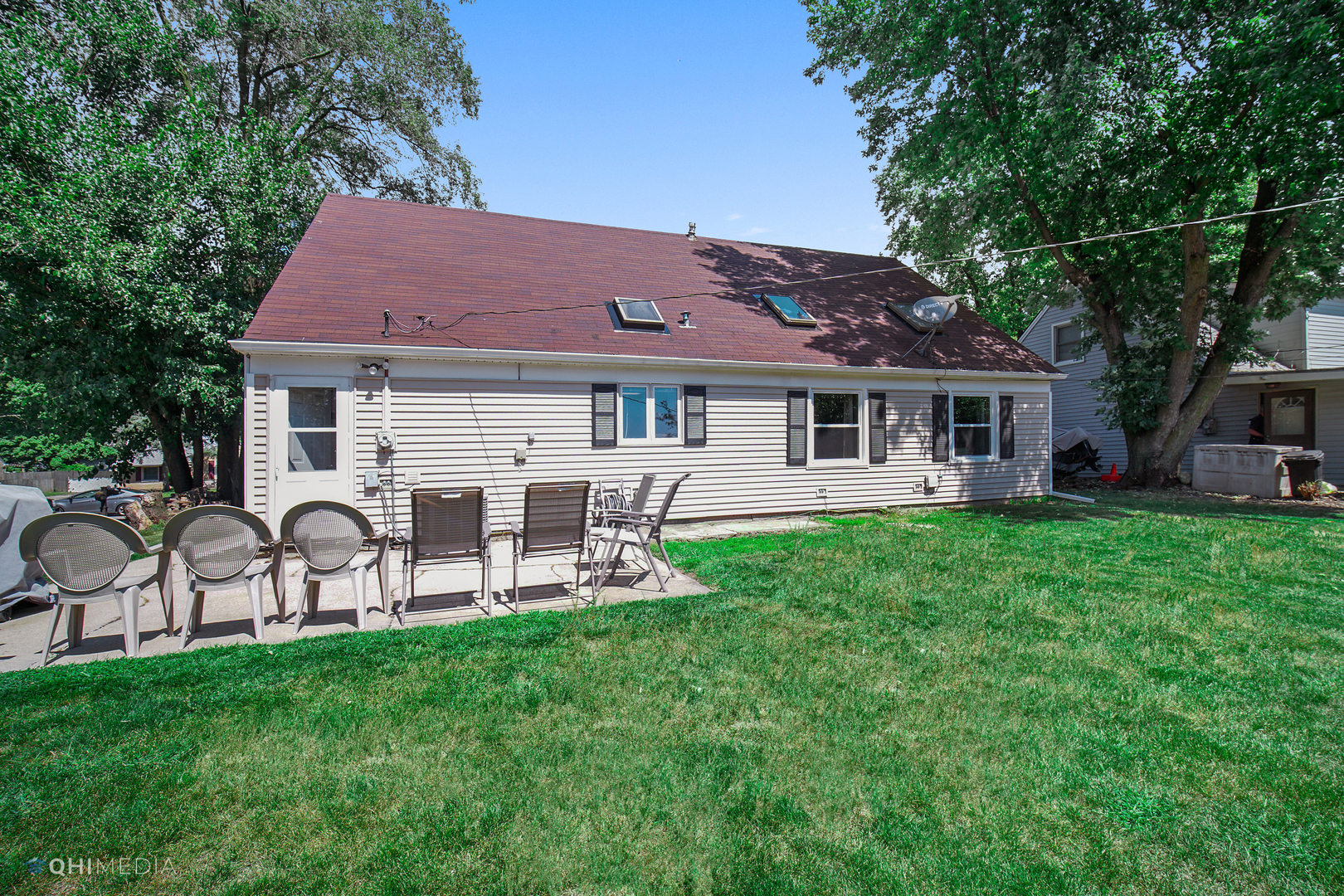 222 Thornhurst Road Bolingbrook, IL 60440 - Photo 22 of 22 a front view of a house with garden and a garden