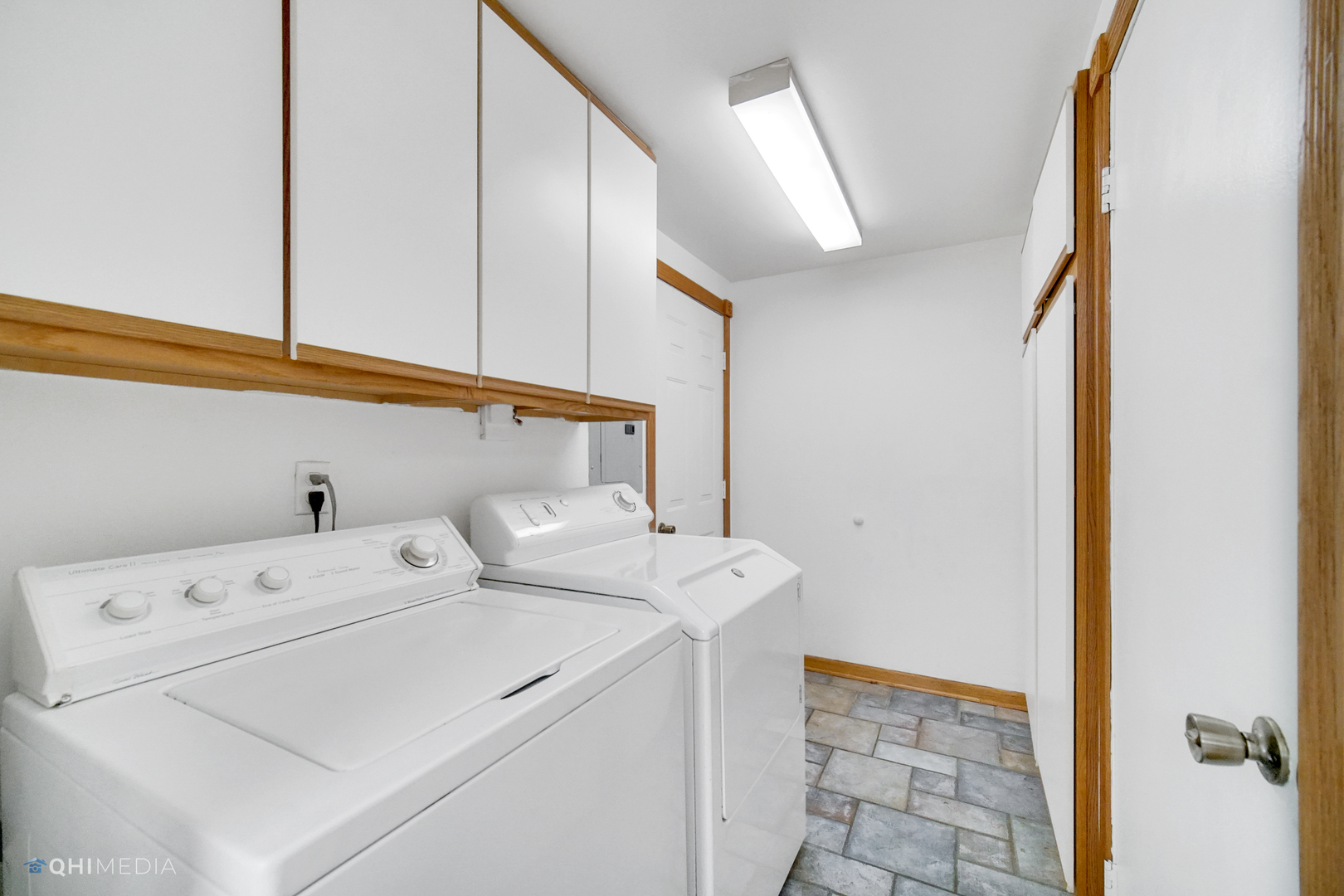 222 Thornhurst Road Bolingbrook, IL 60440 - Photo 10 of 22 a utility room with dryer and washer