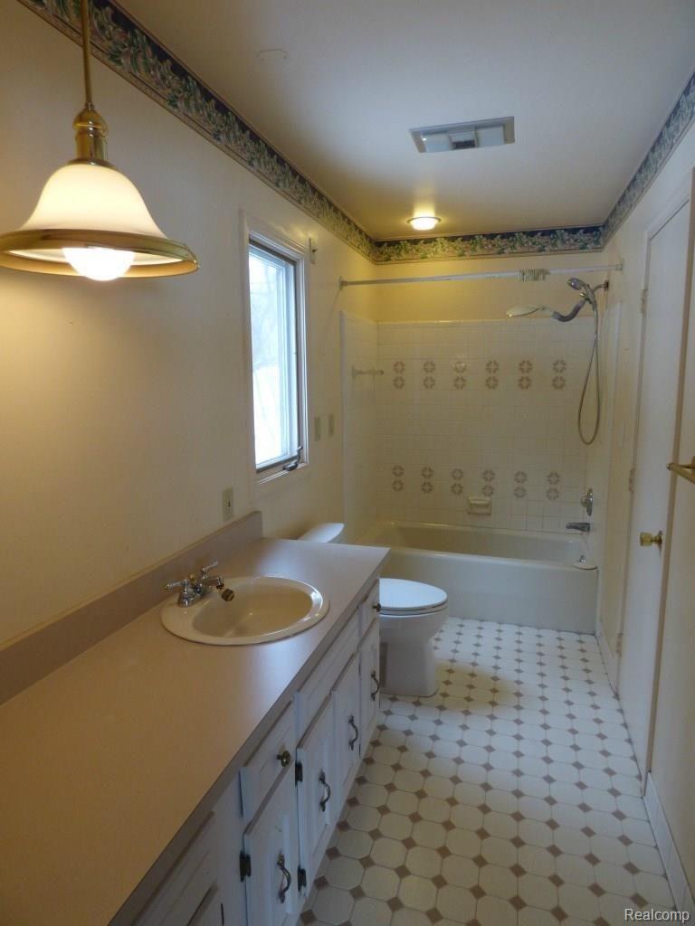 8650 Chilson Road Brighton, MI 48116 - Photo 39 of 54 P1020304.jpg