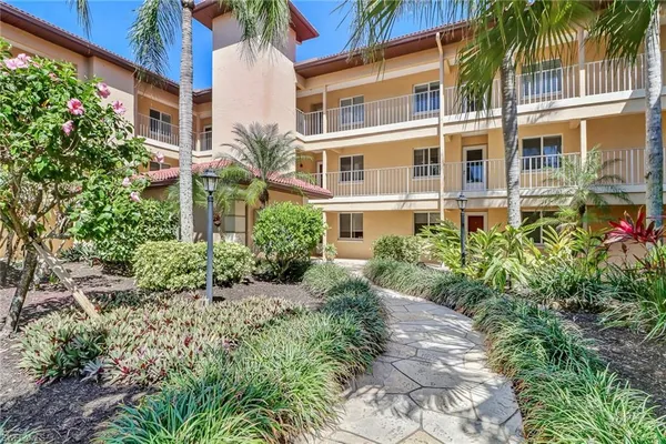 $224,900 | 1025 Foxfire Lane, Unit 110, Naples, FL 34104
