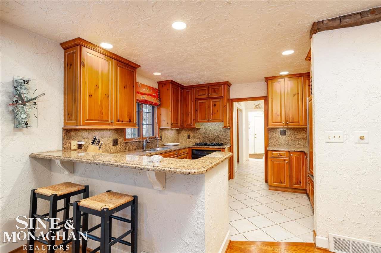 233 Merriweather Road Grosse Pointe, MI 48236 - Photo 11 of 79 50081859-10.JPG