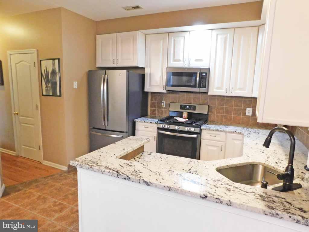 12047 Sewell Road Philadelphia, PA 19116 - Photo 2 of 37