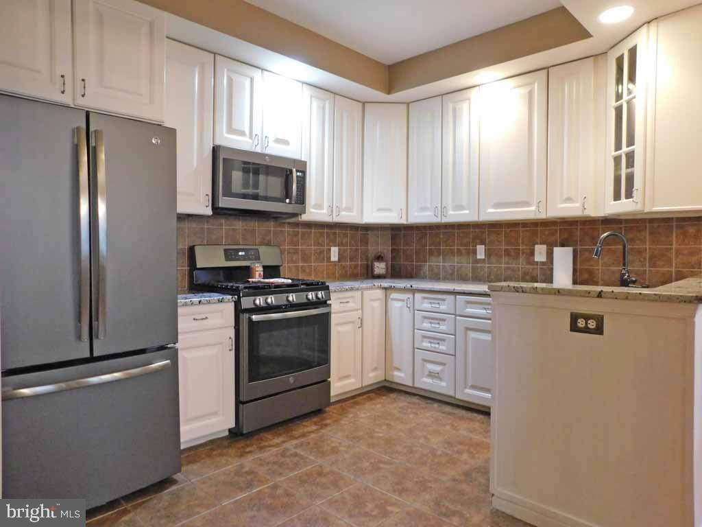 12047 Sewell Road Philadelphia, PA 19116 - Photo 3 of 37