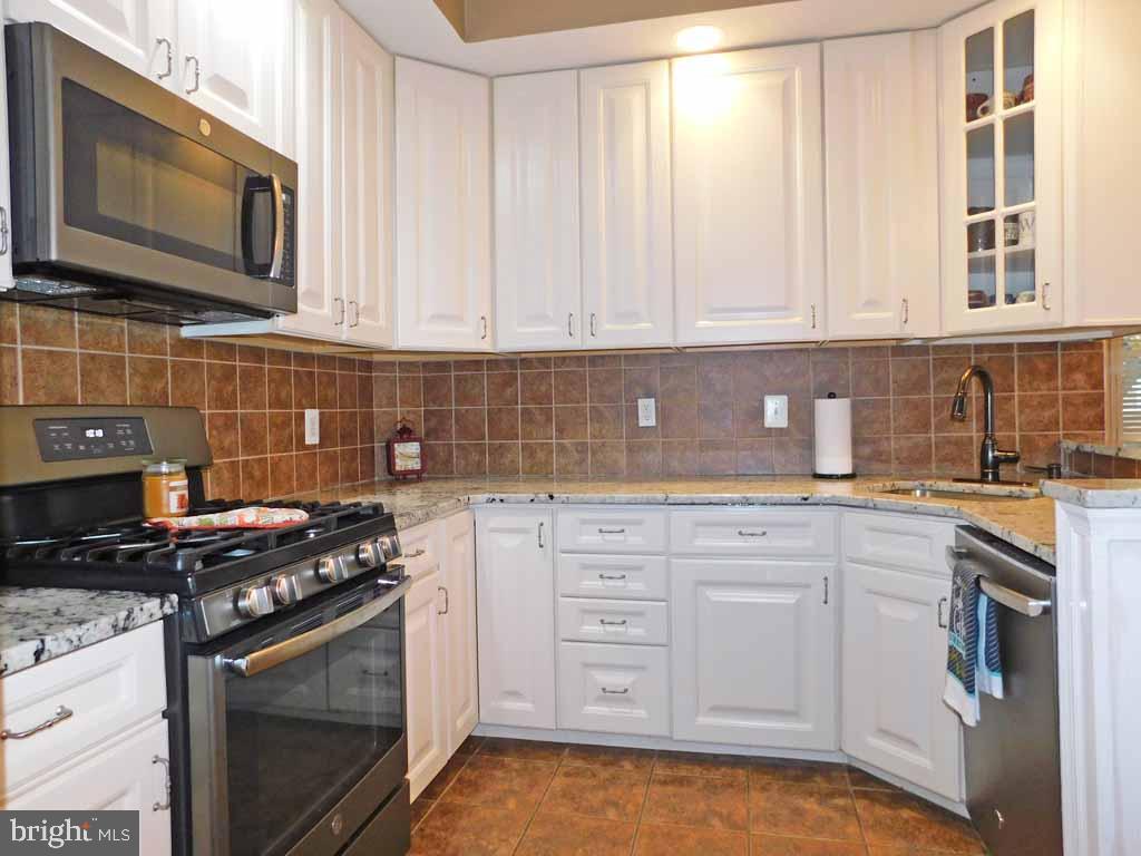 12047 Sewell Road Philadelphia, PA 19116 - Photo 4 of 37